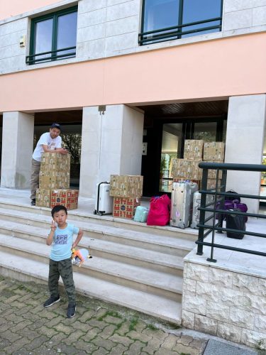 Arrival in Portugal: moving boxes 2